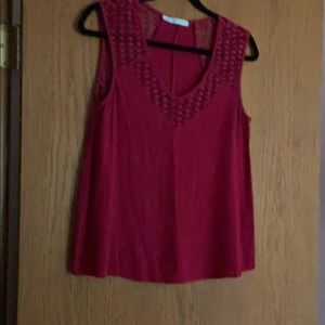 Maroon tank with crocheted design